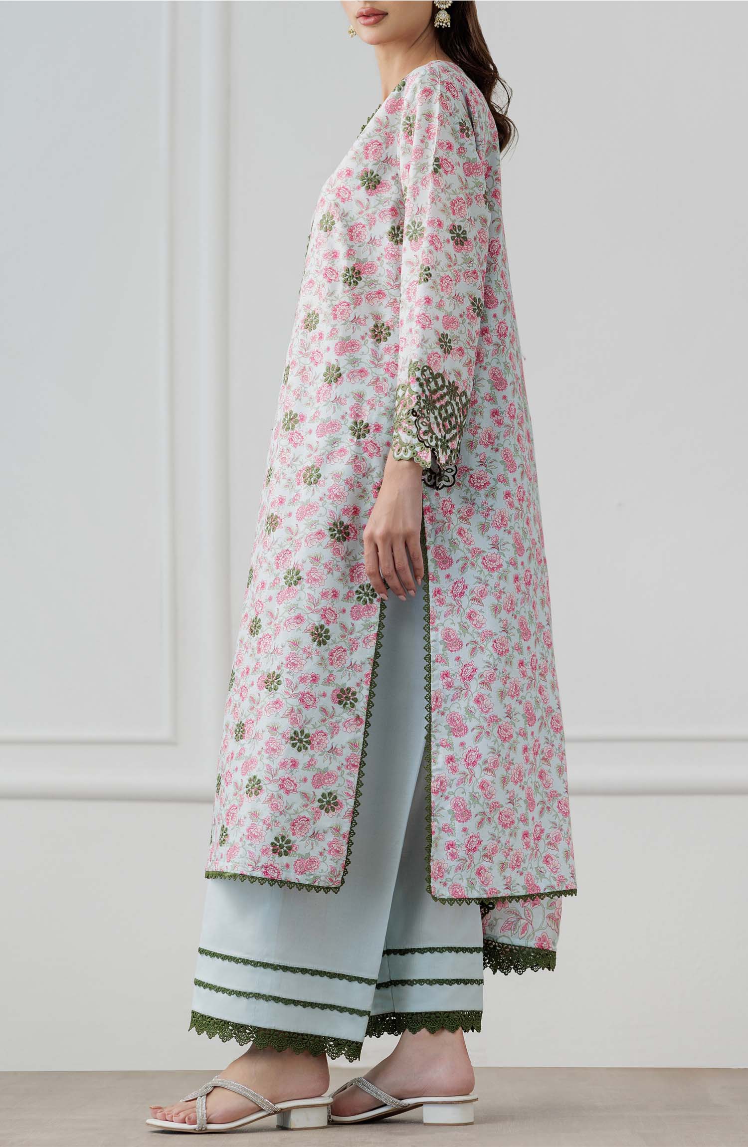 UNSTITCHED Luxury Festive Formal Lawn Shirt Dupatta & Pant - 3 Piece Suits - WRFC25S-3008. Woman wearing a floral kurta with matching dupatta and dyed trouser.